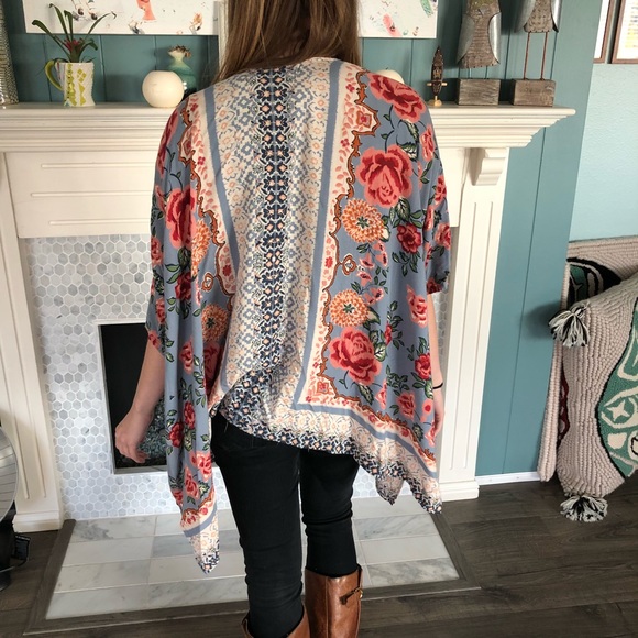 Blue and pink floral kimono - Picture 2 of 8